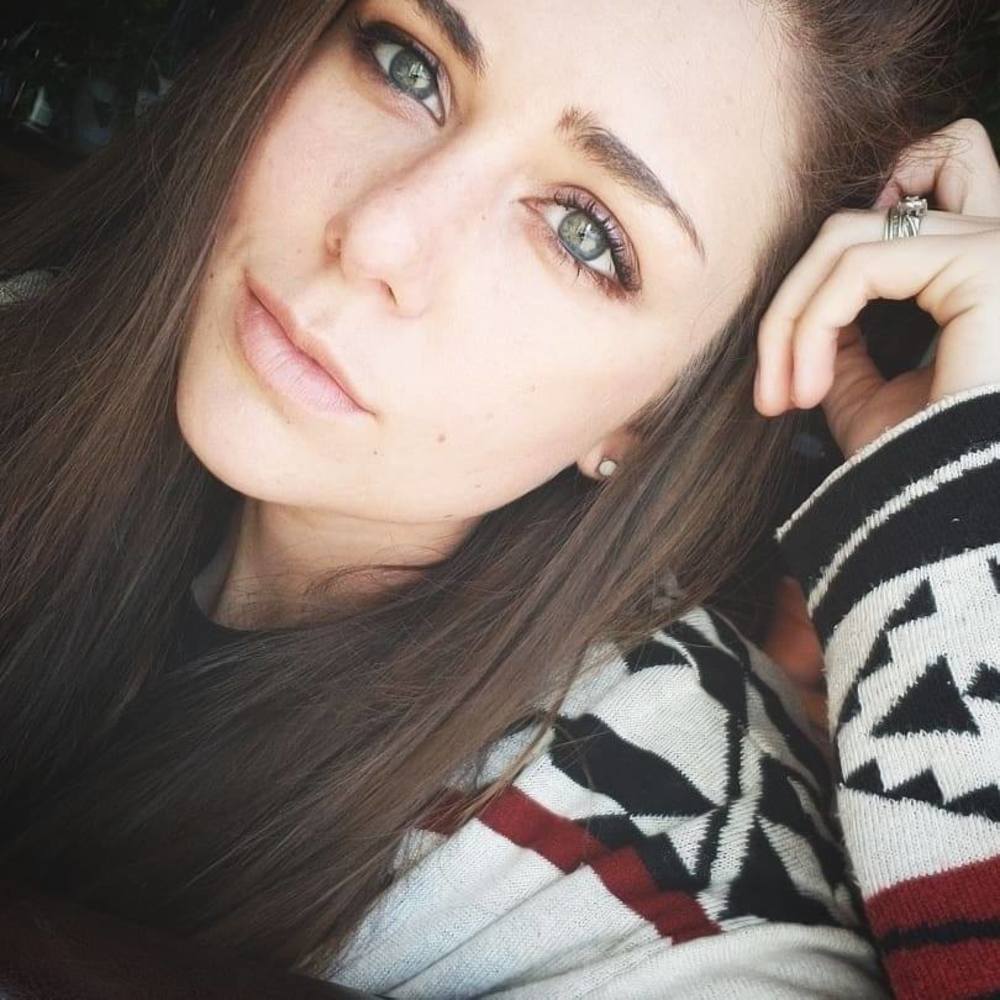 Meet your Posher, Courtney